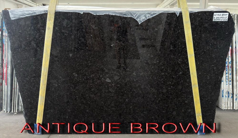 ANTIQUE BROWN - Antique Brown Granite este o piatră naturală elegantă
