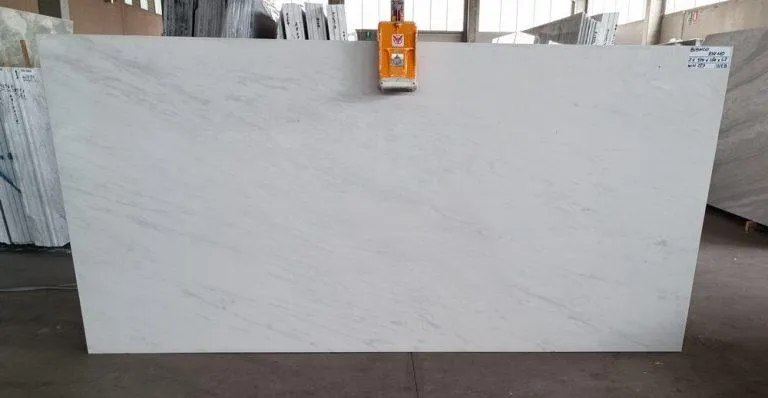 BIANCO RHINO extra NAM - Marmura BIANCO RHINO Extra NAM este o piatră naturală albă de înaltă calitate