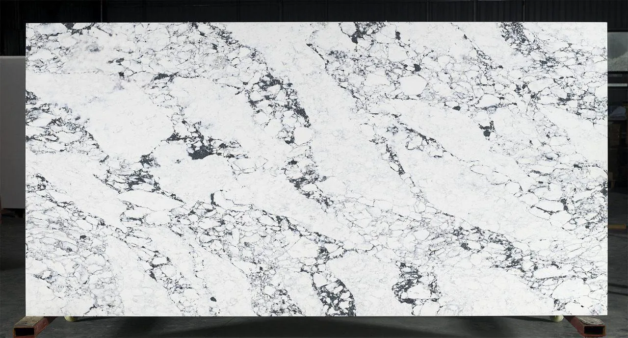 Piatră Naturală Elissee | Cuarțit Premium Piatră naturală din cuarțit Elissee, cu desen spectaculos și nuanțe elegante, ideală pentru amenajări premiumv