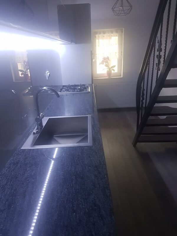 Blat de bucătărie din granit Diamond Galaxy albastru cu chiuvetă inox încorporată