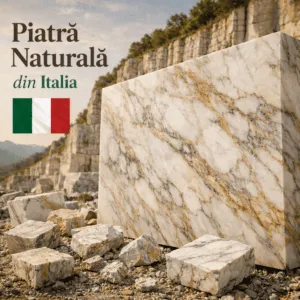 Piatră naturală din Italia – marmură și granit italian cu nuanțe alb‑gri și vene elegante, fotografiate în carieră.